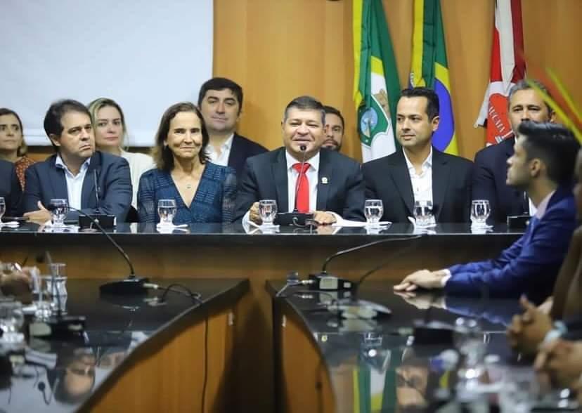 Governadora Izolda Cela recebe título de cidadã caucaiense